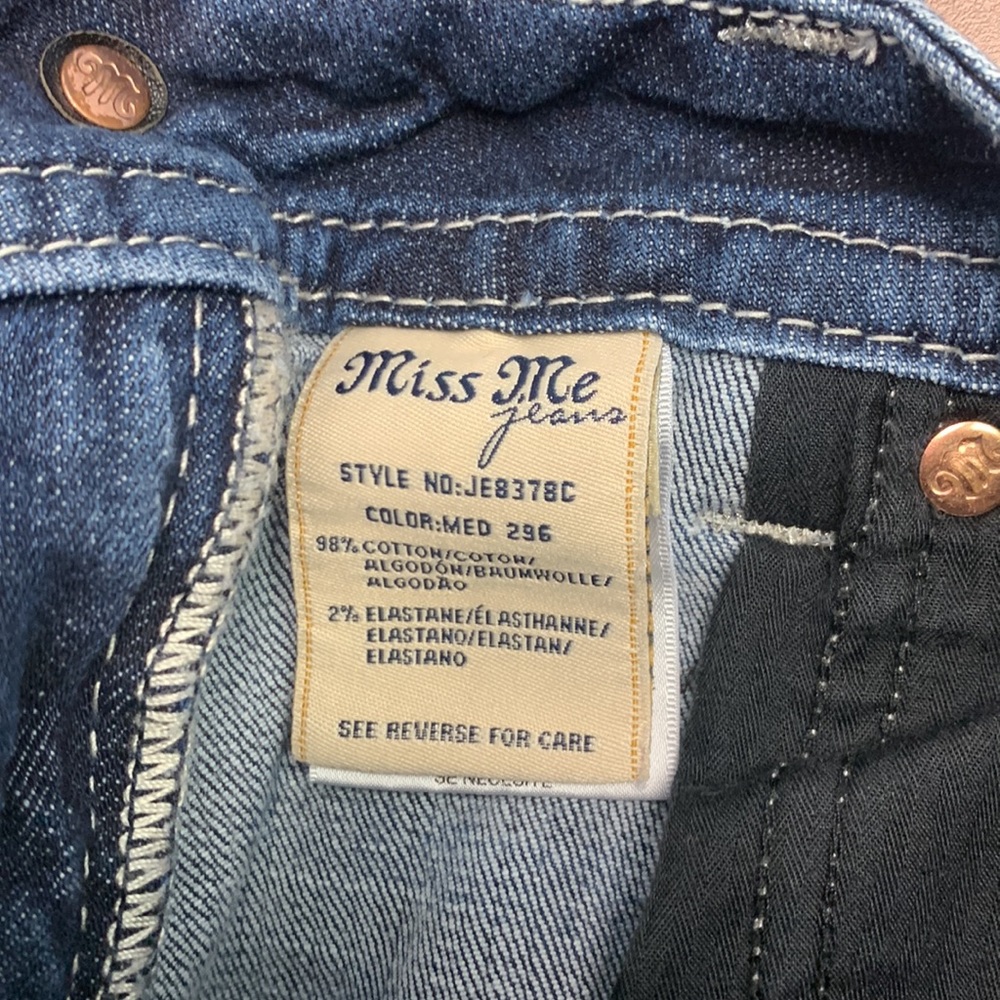 Miss Me Signature Crop - Picture 8 of 8
